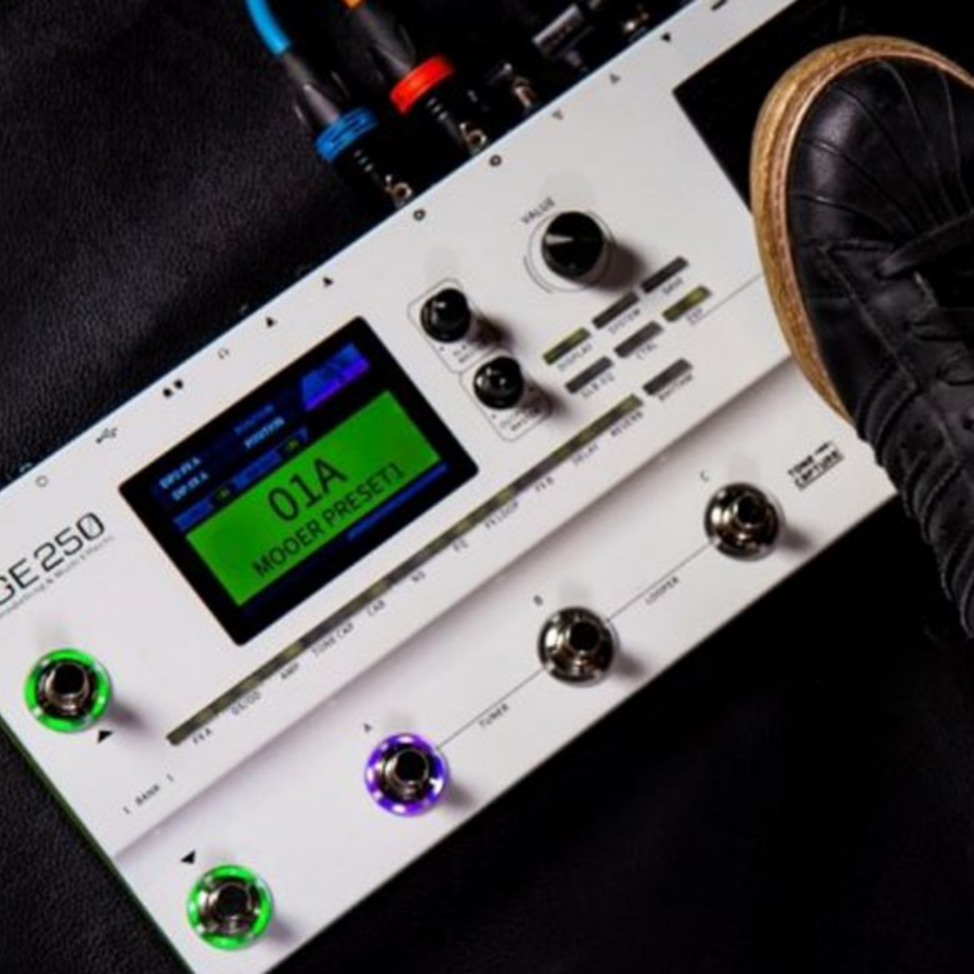 Pedaleira Multiefeitos Mooer GE250 para Guitarra com 180 Efeitos 70 Amplificadores IR Tone Capture Looper e MIDI