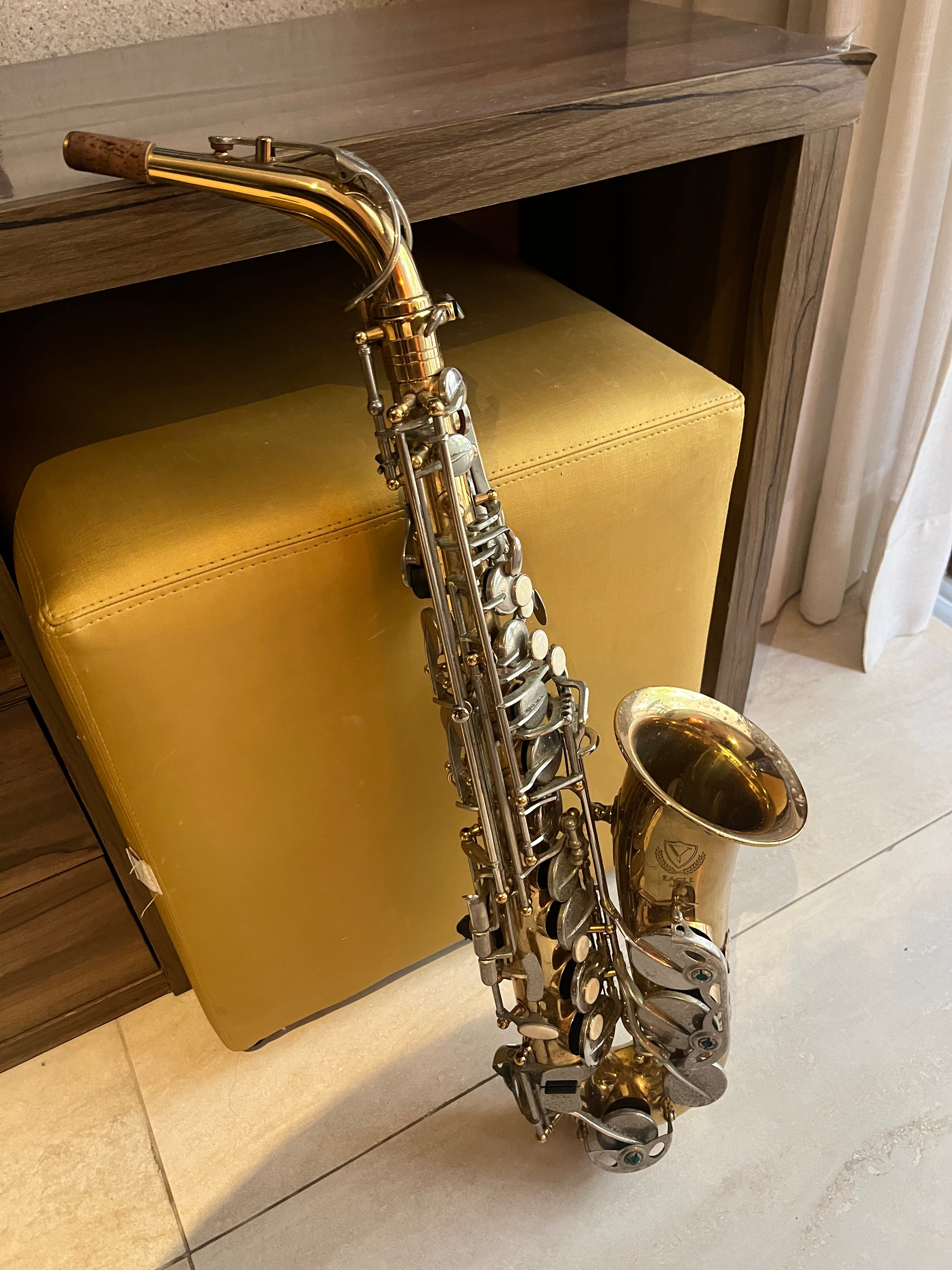 Saxofone Tenor Eagle Golden Usado com Caixa e Acessórios